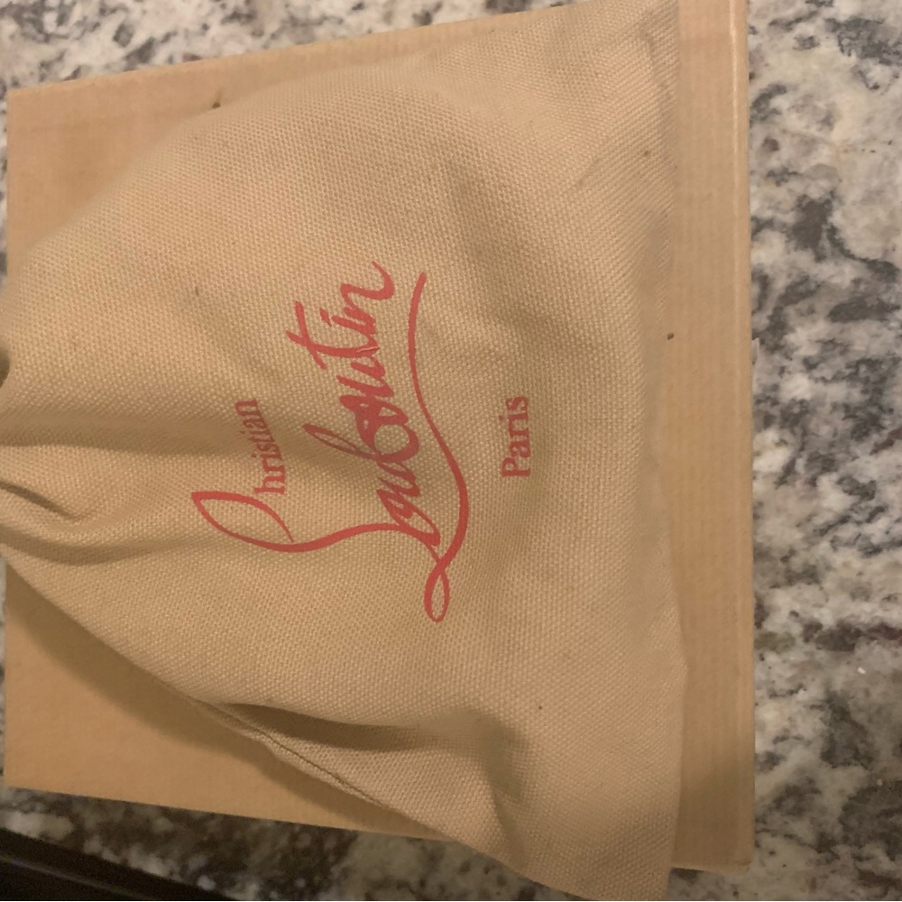 I’m selling a Christian Louboutin Ricky Belt.